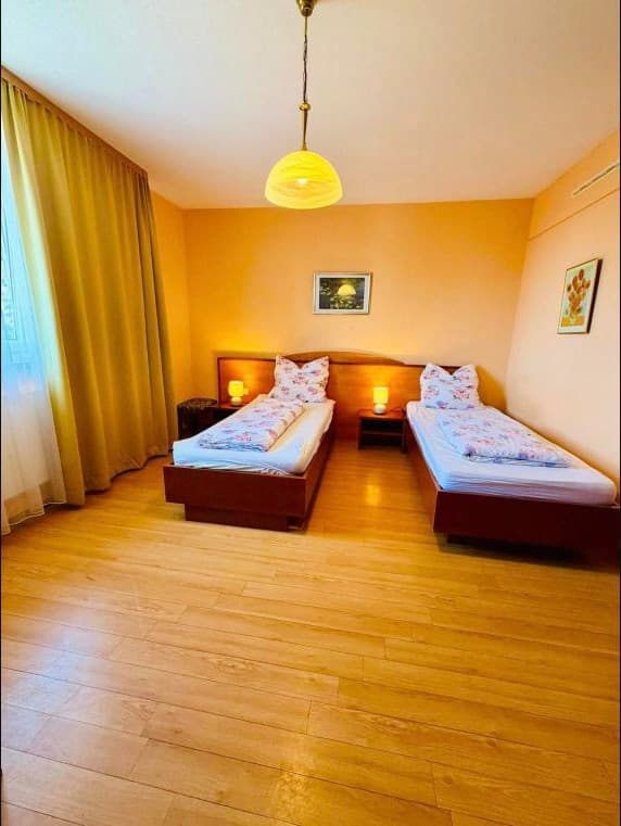 Apartments mit Einzel- und Doppelzimmern für bis zu zwölf Personen in Wolnzach, Foto 1 von 7