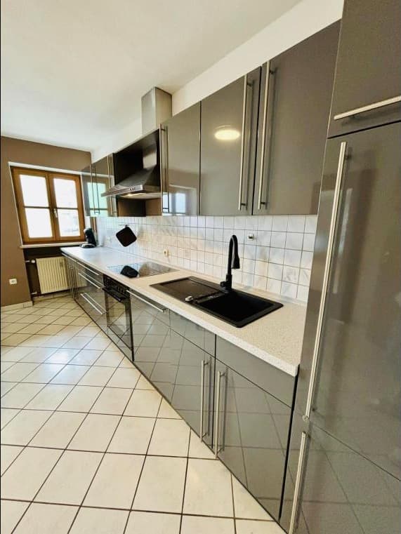 Große Wohnung mit drei Schlafzimmern und Balkon in Kirchdorf an der Amper, Foto 2 von 19