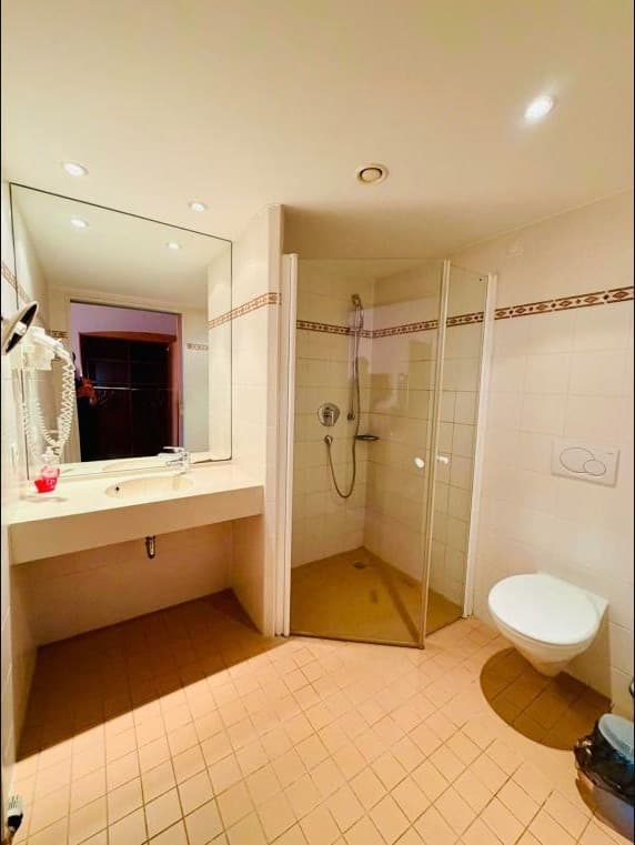 Apartments mit Einzel- und Doppelzimmern für bis zu zwölf Personen in Wolnzach, Foto 3 von 7