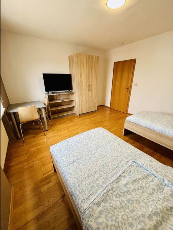 Große Wohnung mit drei Schlafzimmern und Balkon in Kirchdorf an der Amper, Foto 4 von 19