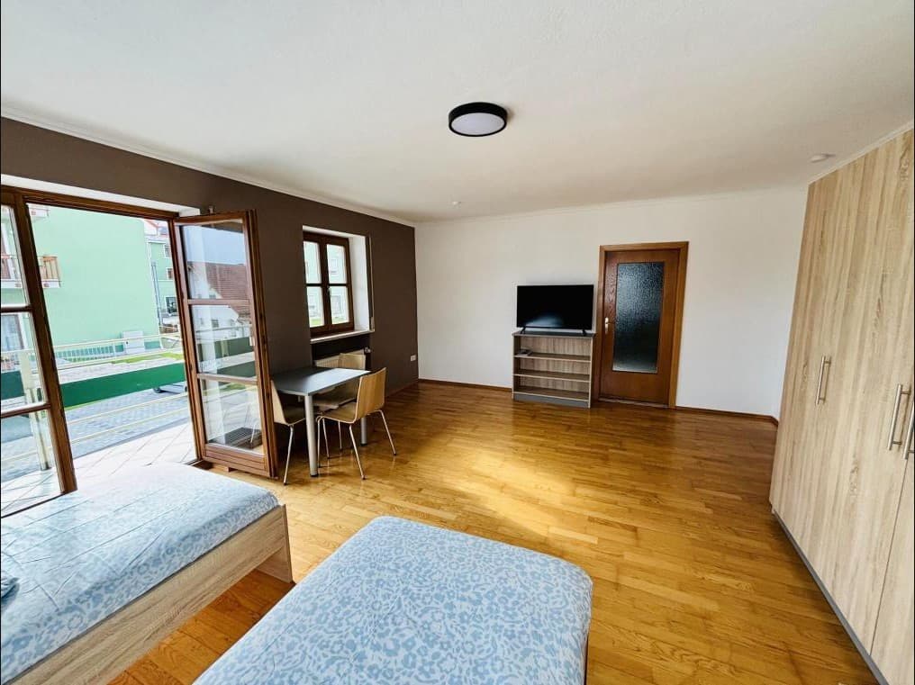 Große Wohnung mit drei Schlafzimmern und Balkon in Kirchdorf an der Amper, Foto 5 von 19